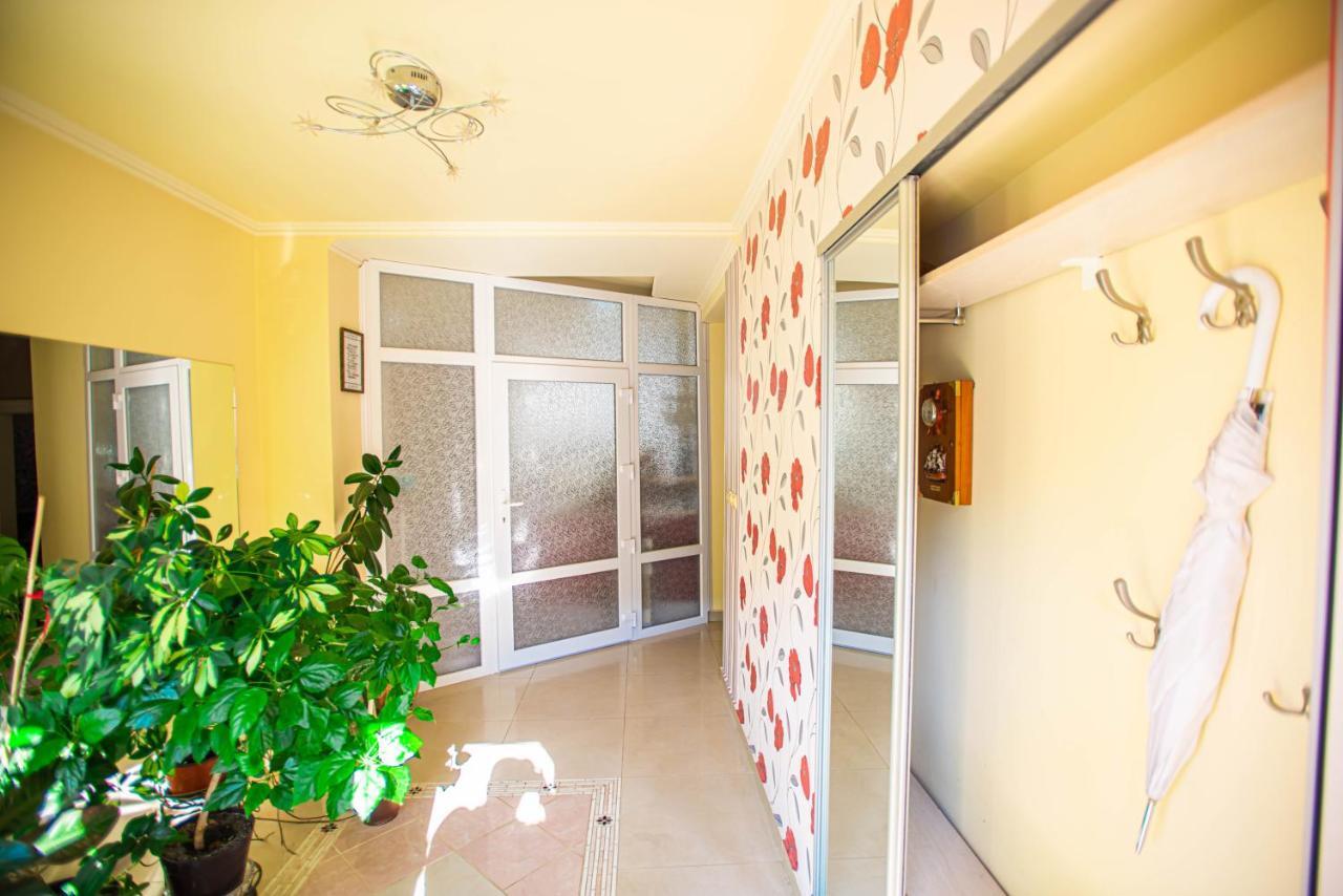 Lizak Appartement Berehove  Buitenkant foto