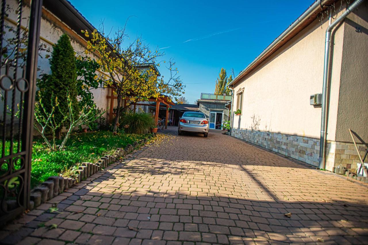 Lizak Appartement Berehove  Buitenkant foto